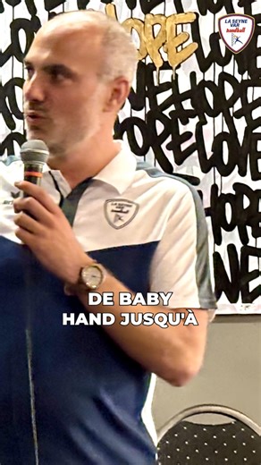 🎙️ 𝐈𝐧𝐭𝐞𝐫𝐯𝐢𝐞𝐰 – 𝐃𝐞 𝐥𝐚 𝐍𝟑 𝐚̀ 𝐥𝐚 𝐟𝐨𝐫𝐦𝐚𝐭𝐢𝐨𝐧 : 𝐮𝐧𝐞 𝐯𝐢𝐬𝐢𝐨𝐧 𝐠𝐥𝐨𝐛𝐚𝐥𝐞 𝐝𝐮 𝐒𝐕𝐇 Capitaine de notre Nationale 3, entraîneur des U11 Garçons et U13, et responsable de la filière jeunes, 𝐌𝐚𝐱𝐢𝐦𝐞 𝐅𝐫𝐢𝐬𝐨𝐥𝐢 incarne à lui seul la passerelle entre le présent et l’avenir du 𝐒𝐕𝐇 🔴🔵 𝐃𝐚𝐧𝐬 𝐜𝐞𝐭𝐭𝐞 𝐢𝐧𝐭𝐞𝐫𝐯𝐢𝐞𝐰, Maxime partage son regard sur son rôle au sein du club, la complémentarité entre ses missions et l’importance de l’accompagnement dès 