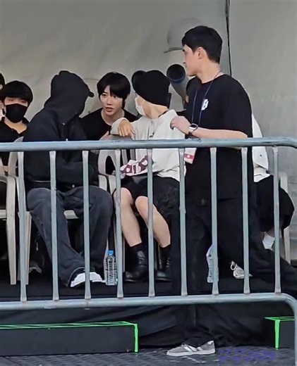 10K views · 806 reactions | beomgyu with jk, jimin and yoongi, my family 凉 | TXT DAILY | Facebook