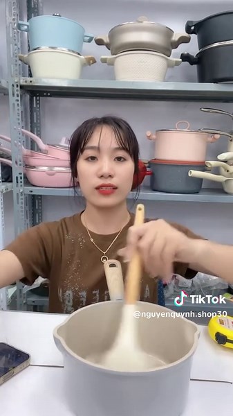 CXC12 Chảo Đáy từ CAROTE Cán gỗ Sang trọng , cao cấp - chất liệu alumium A3003 phủ lớp vân đá cao cấp chống dính....