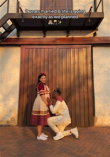 baby on the way, and more in love than we’ve ever been… thank you Jesus 🫶🏽 (beautiful traditional attire from @MEDU by Sepedi Bapedi) . . . . , . . #gogoandmo #anniversary #wholesome #traditionalattire #pediwedding