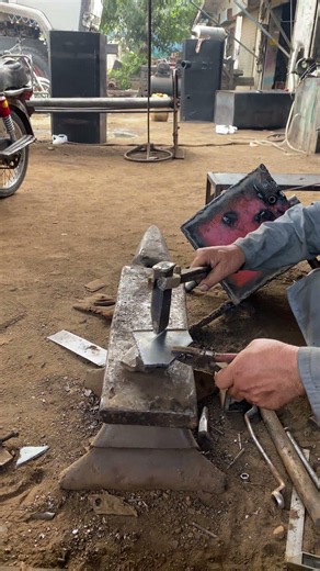 Why blacksmiths strike the same spot over and over #blacksmith #forging #satisfying