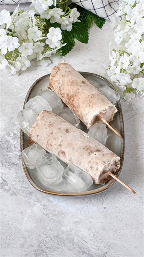 Glace avec 2 ingrédients seulement #foryoupagе #fyp Vous n'avez jamais vu une recette aussi facile… et gourmande. Ingrédients : 1 paquet de biscuit individuel au choix 60 ml de crème fraîche (1 cac de sucre glace si le biscuit n'est pas assez sucré) Préparation en vidéo ☝️ ☝️ ☝️ Placez au congélateur minimum 3h Pour plus de gourmandise, plongez la glace dans du chocolat fondu (facultatif) . . . . . . . . . . #glace #recettefacile #magnum #biscuit #recette #icecreamtime #icecreamlover #sanssorbet