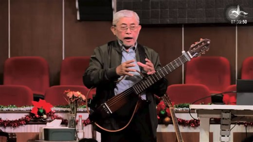 Here's sending a Christmas Greeting (Pamaskong Pagbati) to everyone through the traditional Filipino song "Ang Pasko ay Sumapit." But I did some tweaking of the lyrics to conform to the Gospel's account: - tatlong haring nagsidalaw - mga magong (magi) nagsidalaw (Matt 2:1-7). - ng lumigaya ang ating bayan - ng maging payapa ang ating bayan (Luke 2:14) - ating sundin ang gintong aral - ating sundin ang Kanyang aral (John 15:10-12). O ayan. Sabay na kayong umawit! Ang Pasko ay sumapit Tayo ay mang