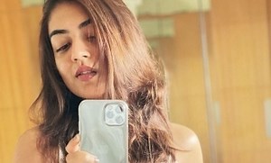Nazriya Nazim’s latest selfies and photos in casual outfits make netizens dizzy | IndiaGlitz