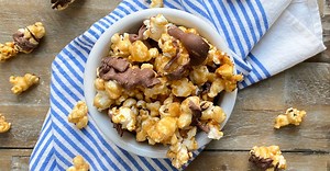 Homemade Salted Caramel Popcorn Recipe