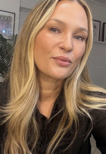 Makeup shouldn’t feel hard. If makeup ever feels overwhelming, you’re not alone. It has picked up a lot of rules over the years and most of them are unnecessary. Tip: just start by letting go of the idea that there’s a right way and focus on how you want to feel. When the pressure goes confidence goes #confidence #makeup #makeupadvice #thecassiemethod