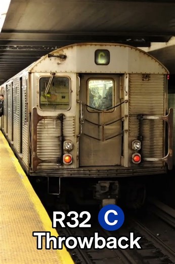 R32 Throwback on the (C) #nycsubway #nostalgia #throwback