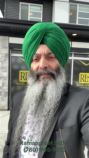 ✨ Contemporary Show Home Living in Keswick! ✨ 🏡 3,212 sq.ft. | 6 Bedrooms | 5 Bathrooms Welcome to Keswick — a like-new SHOW HOME situated on a full-size CORNER LOT in one of Edmonton’s most desirable communities! 🌳 Offering refined design, premium finishes, and exceptional space, this home delivers luxury living across every level. ✅ Main Floor: Step into a bright, open-concept living and dining space highlighted by a sleek electric fireplace, flowing seamlessly into a gourmet kitchen with gr