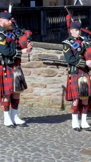 Pipes & Drums 🥁 at Edinburgh Castle #scotland