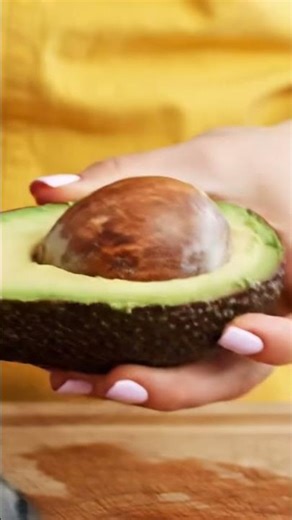 AI video The Easiest Way to Score an Avocado 🥑 #KitchenHacks" #cookasweetpotatodaavocado