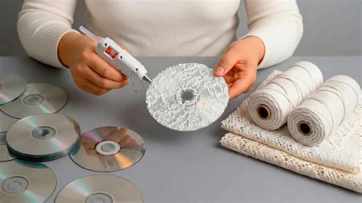 Don’t throw away your old CDs! Look what a beautiful decorative item I made using them! DIY