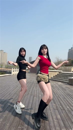 双胞胎又来了#卡点舞#舞台无处不在#热爱工作热爱生活#小阳 #shortsvideo #dance