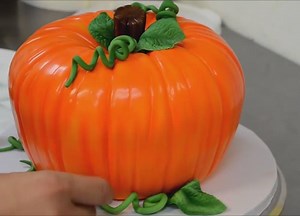 43K views · 467 reactions | Decorating a pumpkin cake For halloween By : Pastry Palace | MetDaan Yummy | Facebook