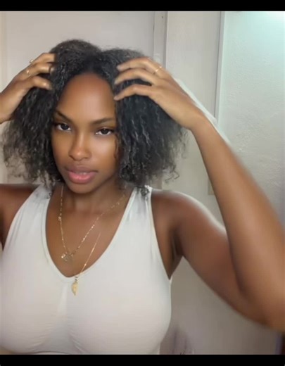 Today is wash day & I'll be doing my homemade hair mask, which includes: - avocado - olive oil - a little water - mayonnaise This mix helps hydrate, nourish, and add shine to the hair. 👩🏽‍⚕️ Nurse tips for health hair : Brewer's yeast is often used for hair care. It is rich in B vitamins, proteins, and minerals, which may help strengthen hair, support hair growth, and improve nails and skin. ⚠️ Like any supplement, it should be used carefully: • It may sometimes cause bloating or digestive dis