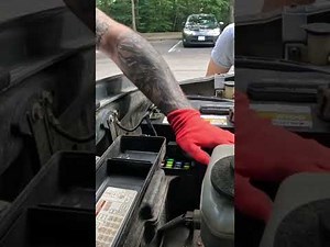 2004 Toyota Tundra 4.7l crank no start condition fix. Fuse box location and battery main fuse. #ckp
