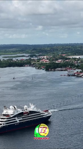 🌴✨ ¡Bocas del Toro te espera! ✨🌴 Ven y descubre el paraíso en el Caribe panameño. 🏝️ Playas de ensueño, aguas cristalinas, naturaleza exuberante y una vibra tropical que no encontrarás en ningún otro lugar. 🌊🌞 ¿Listo para vivir aventuras inolvidables? Desde snorkel en los arrecifes, paseos en bote por el archipiélago, hasta los sabores únicos de nuestra gastronomía local, ¡Bocas del Toro lo tiene todo! 🌺🐠🍴 📍 Tu próximo destino perfecto está aquí. ¡Etiqueta a tu partner de viajes y ven a