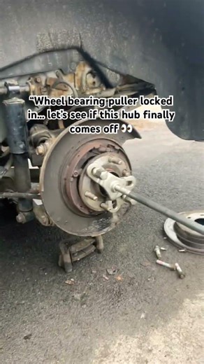 “After fighting this wheel hub for 2 hours … the puller is finally on 😤