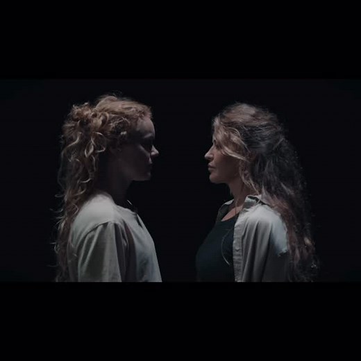 Frumsýningarvika! Flóðreka eftir Aðalheiði og Jónsa verður frumsýnt næstkomandi laugardag í Borgarleikhúsinu. Stórkostleg upplifun fyrir öll skynfæri – afar takmarkaður sýningarfjöldi. Tryggið ykkur miða núna á id.is eða tix.is ✨ __ Premiere week! Flodreka by Aðalheiður and Jónsi premieres this Saturday at the Reykjavík City Theatre. A powerful, immersive experience for all the senses. Very limited number of performances – secure your tickets now via id.is or tix.is ✨ | Íslenski Dansflokkurinn -