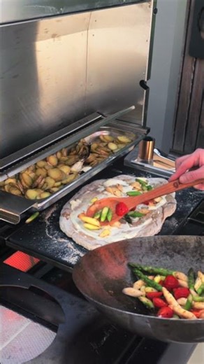 Flatbread vom Grill mit Wok-Gemüse