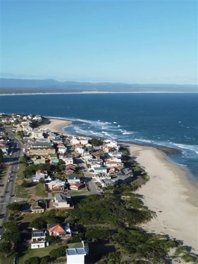 Flamingo Private Beach House Jeffreys Bay, Eastern Cape Your Home Away From Home in Jeffrey’s Bay! Escape to our spacious self-catering beach house in the beautiful town of Jeffreys Bay! Our property offers comfortable accommodation for up to 10 guests, with 4 bedrooms and 2 bathrooms. Amenities Fully equipped kitchen for self-catering Living area with TV for relaxation Outdoor BBQ area overlooking the garden Ample parking in a safe area Fenced property for pet safety Book your stay today! https
