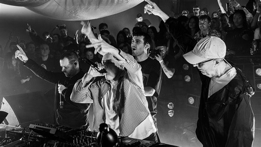 Fred again brought out Mike Skinner and The Streets & Underworld for a very special rendition of 'Born Slippy' x 'Weak Become Heroes' 👑❤️‍🔥 | 1001Tracklists