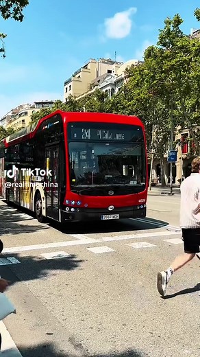More and more Chinese-made buses are hitting the streets overseas — sleek, stylish, and full of futuristic flair. Hard not to take a second look when one passes by! Have you ever ridden one? #ChinaTradeMove #ChineseBrands #UrbanDesign
