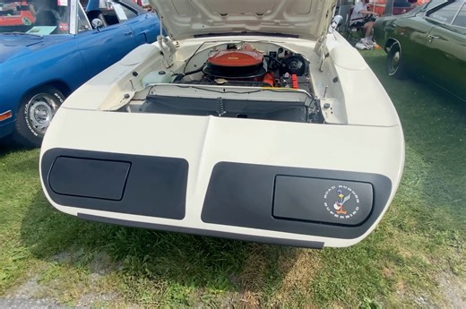 1970 Road Runner Superbird 4-SPEED with a 440 Six Barrel (390 H.P. & 490 lb. ft.). | Ultimate Muscle Cars
