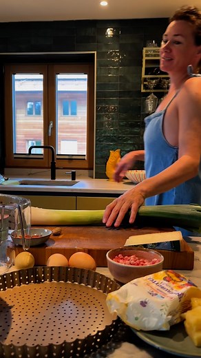 80K views · 926 reactions | Quiche mit Pfifferlingen und Lauch!!! Erdige Aromen Treffen in dieser Quiche aufeinander!!! Super einfach und gelingsicher, einfach ausprobieren, viel Spaß beim Kochen!!! #quiche #pfifferlinge #lauch #vroni #foodreels #instayum #bayern #chiemgau #foodlover #instachef #cheflife #foodporn #yummy #cooking #recipe #foodblogger | Veronika Siflinger-Lutz | Facebook