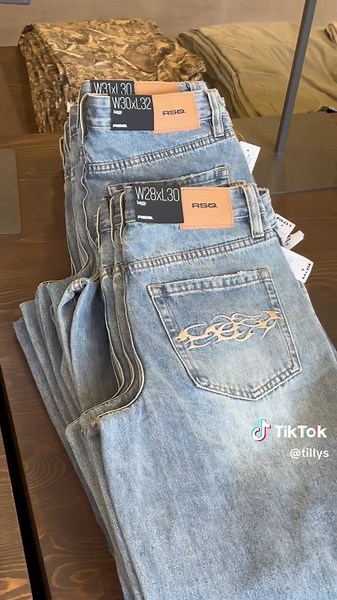 Tillys fueling my denim obsession…. 👖 #denimshorts #jeans #cutejeans #baggydenim