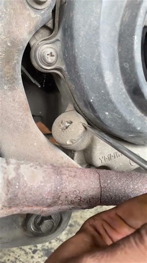 mechanic tricks to open the oil cap #tutorial #automobile #mechanic