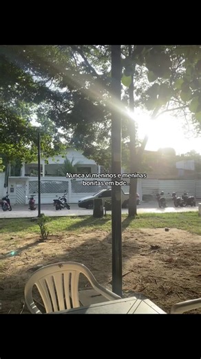 Nunca vi meninos e meninas bonitos em várias cidades