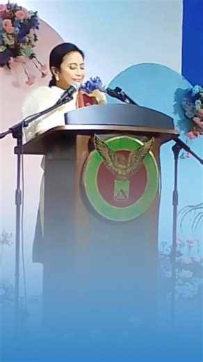 Sa kanyang keynote address, ipinahayag ni Atty. Maria Leonor 'Leni' Robredo ang halaga ng mataas na aspirasyon at dedikasyon sa serbisyong pampubliko. Binibigyang-diin niya ang papel ng mga nars sa ating sistema ng pangangalaga sa kalusugan at ang mga pagpapahalaga ng UP na dapat natin ipagpatuloy—honor, kahusayan, at serbisyo. “Bilang bagong henerasyon ng mga IskoNars,” aniya, “walang duda na ilalaan ninyo sa atas na ito ang inyong buong husay at lakas.” Ang kanyang mensahe ay nagsisilbing paal