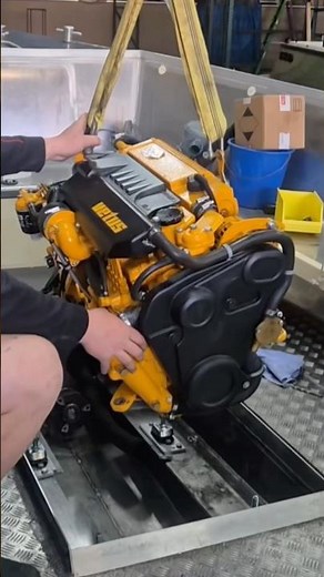 Installatie Vetus motor in voorbereiding op de elektro/diesel hybride aandrijving! @vetus_global