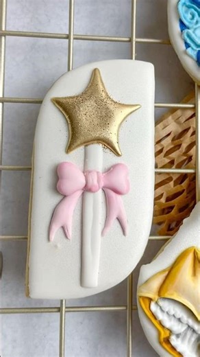 Royal icing cookie tutorial #princess #cookieicing #cakedecorating #royalicing