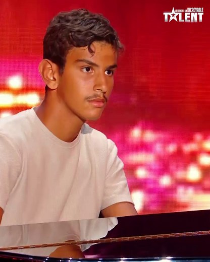 "J’ai exercé sur des pianos en libre-service" Après seulement 1 an de pratique, Rayane révèle son talent au piano et émeut le jury ! 😍 La France a un incroyable talent revient dès le mardi 18 octobre à 21:10 | M6