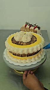 864K views · 11K reactions | Tips and tricks for decorating a mocha cake | How to make a delicious and moist mocha cake #cakemocha #cakeideas | El mundo de la pasteleria | Facebook