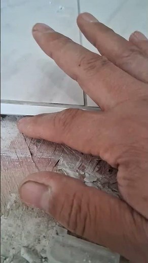 타일재료 분리대 캐나다에서는 타일과 다른 재질 분리시 이렇게 재료분리대를 활용 합니다 #캐나다 #타일시공 #캘거리