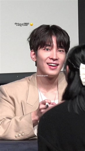i wasn’t expecting him to recognize me at all since it’s been a year since my last online fansign with him and this was our first time meeting in person but he proved me wrong 😭 if it wasn’t for the video, i would’ve convinced myself i was just dreaming 😭😭😭 #wonwoo #seventeen #fansign #offlinefansign #fyp #kpopfyp #carat