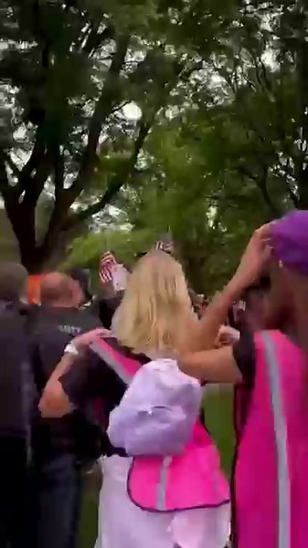 Outlaw Motorcycle Club Clashes With No Kings Protesters💥🏍️