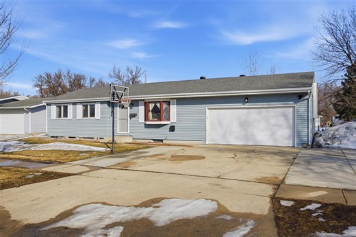 901 7th St W, West Fargo, ND 58078 - MLS 7031173 - Coldwell Banker