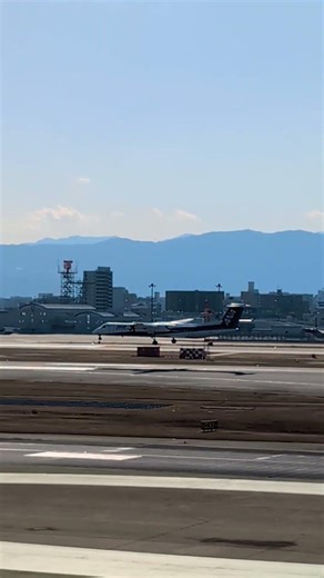 福岡空港（ANAウィングス ボンバルディア DHC-8-Q400 着陸）