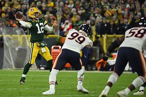 What is the record of Aaron Rodgers vs the Chicago Bears: Has he ever lost to them?