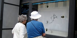 SADbot: A DIY Drawing Machine That Loves Light