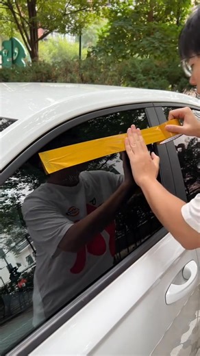 241K views · 4.9K reactions | The car key is locked in the car, free solution#driving#cardrivinglessons#tips#car #DIY | CareXpert | Facebook