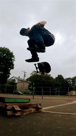 Backside Heel off kicker #skateboarding