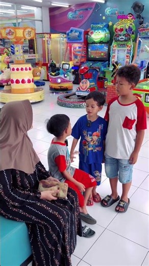 TIAN INVITES ARFAN TO BUY ICE CREAM MIXUE☺️🥰 #comedy #freshentertainment #funny #trending #shorts...