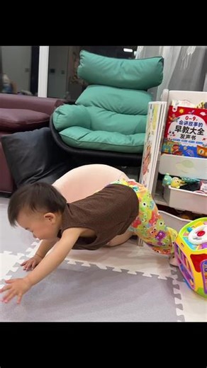 这这这…..#解锁新技能 #我家穿尿不湿的萌宝这样玩的 #人类幼崽成长记 #宝宝