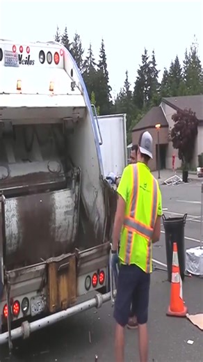 #garbageman #trashcleanup #garbage #dumpsterdiving #environment #garbageremoval | Man Worker