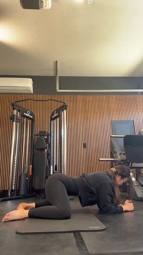 Give this mobility routine a try! 👇 Work at your own pace, and don’t stress if your range of motion looks different, the key is consistent effort over time. ✅ Frog Pelvic tilt ✅ 90/90 rotation ✅ Kang Squats overhead ✅ Banded dislocates Stick with it, stay consistent, and your body will thank you. Tag a friend who could use this too 🔁 | Proformance