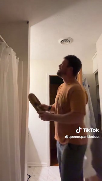 💁🏻‍♀️ (@queensparkledust)’s video of murdering bugs